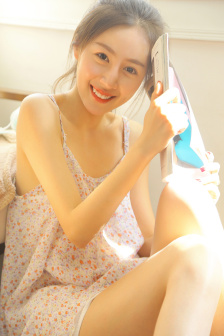 夜玩亲女裸睡的小妍H